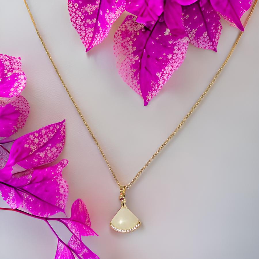 GOLD PLATED TRIANGLE PENDENT CHAIN