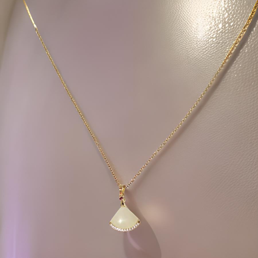 GOLD PLATED TRIANGLE PENDENT CHAIN